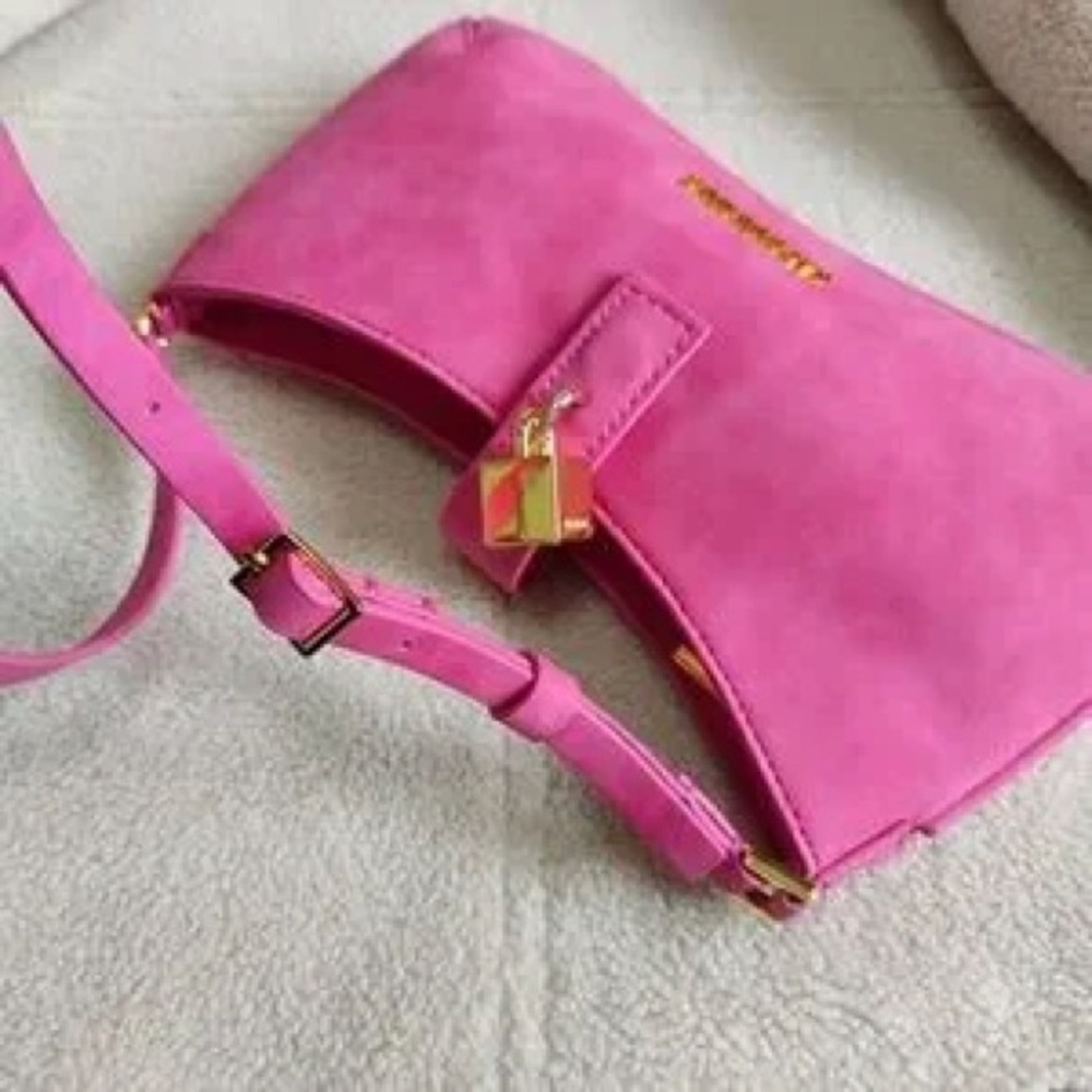 Jacquemus Pink Shoulder Bag - Vibrant Bubblegum Pink Shoulder Purse - Picture 4 of 4